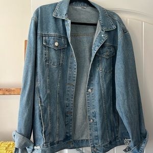 Oversized distressed 90s denim jacket size large !